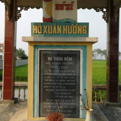Nhà Bia Tưởng Niệm Nữ Sĩ Hồ Xuân Hương, Xã Quỳnh Đôi