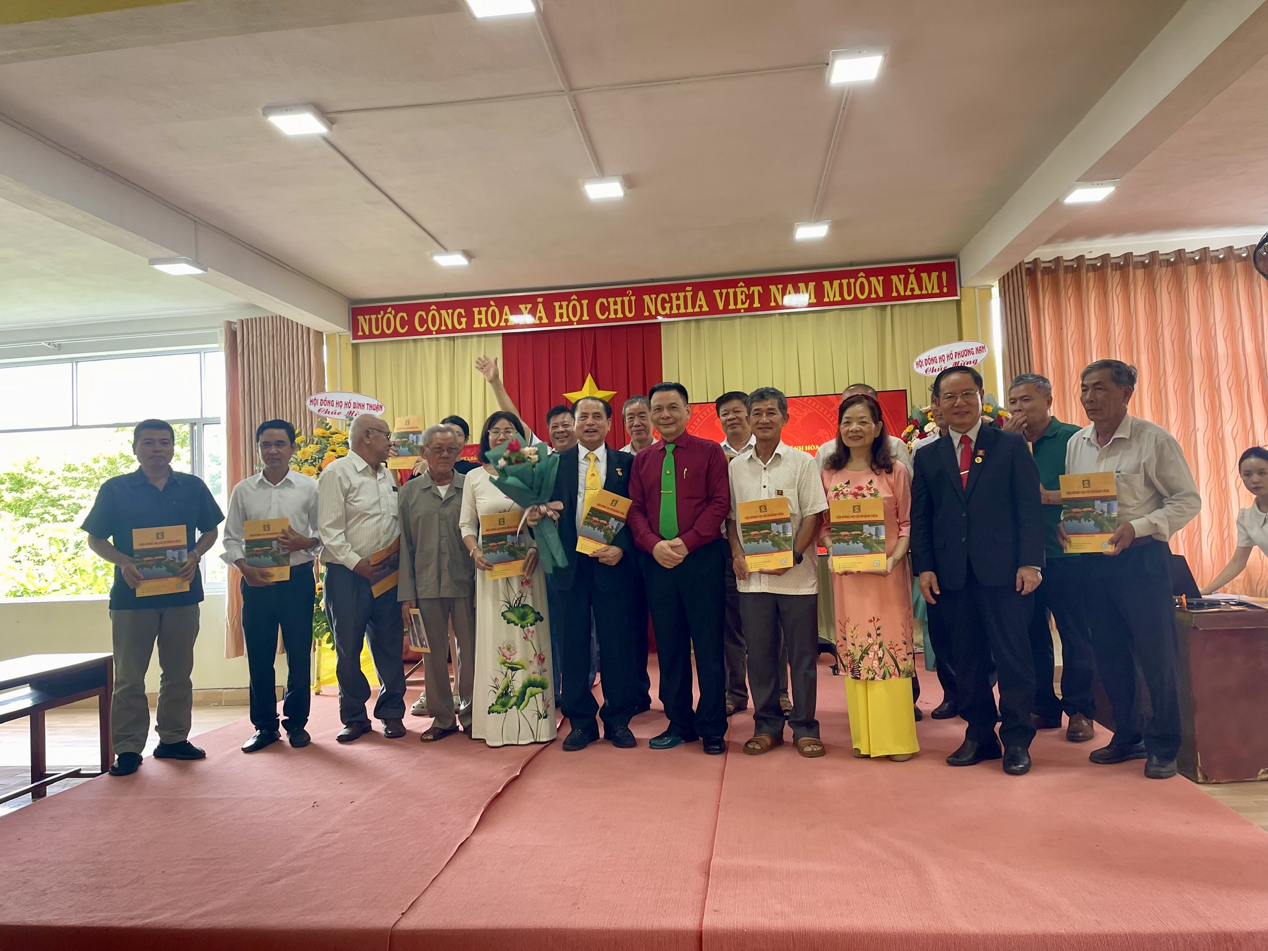 6. Công Bố Quyết Định Chuẩn Y & Ra Mắt Hội Đồng Họ Hồ Lâm Thời – Nhiệm Kỳ V (2022-2027)