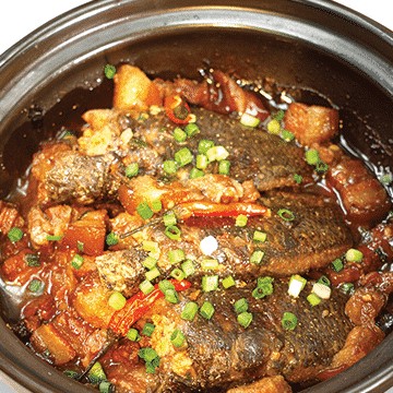 Cá Rô Đồng: Món Quà Đồng Ruộng Và Nồi Kho Tộ Cay Xé Lưỡi Của Má