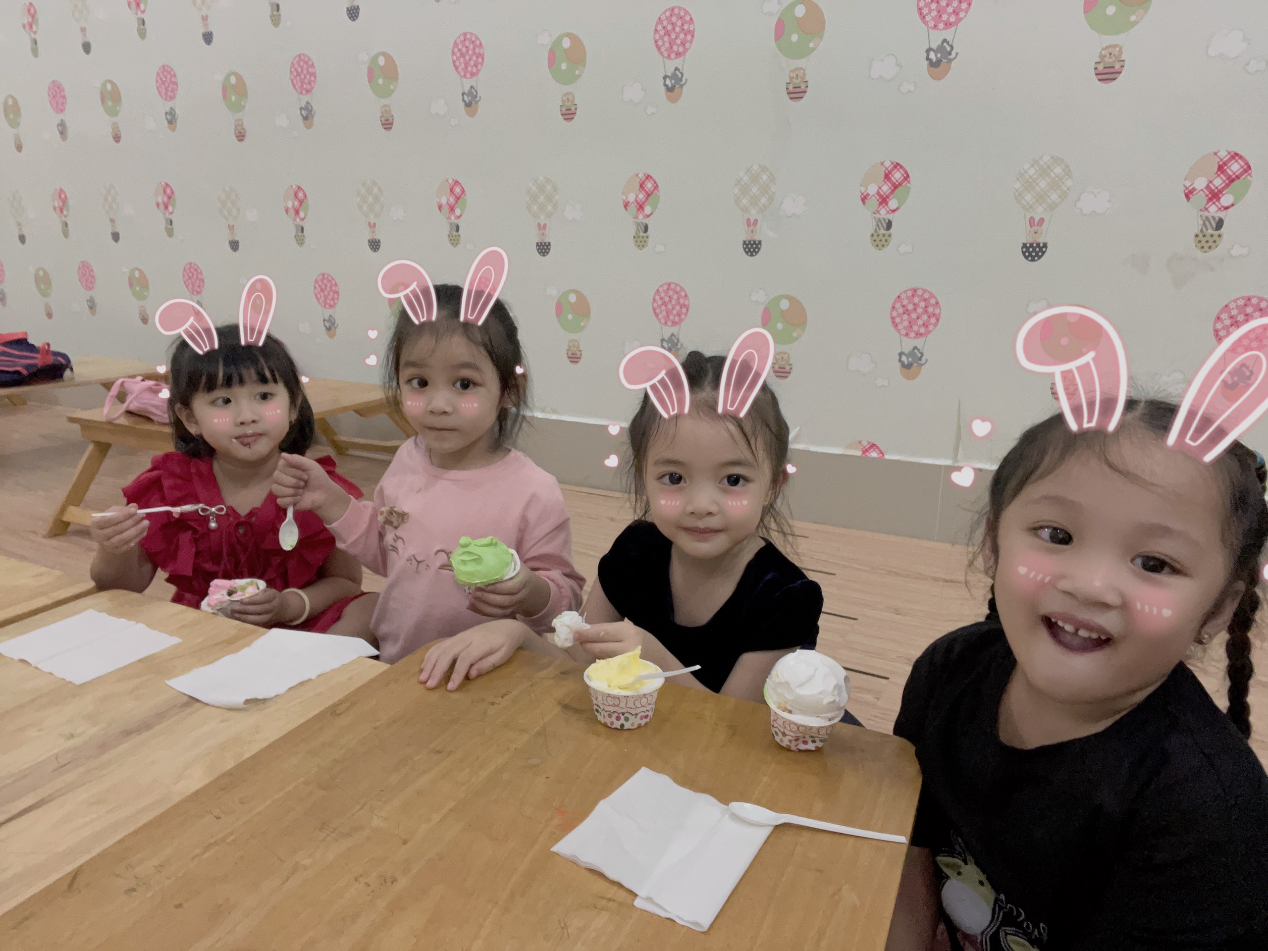 Lời chúc mừng và khoảnh khắc sinh nhật đáng yêu Xuka (Diệu Quỳnh)