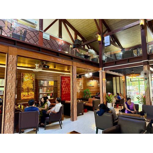 Không khí ngày khai trương