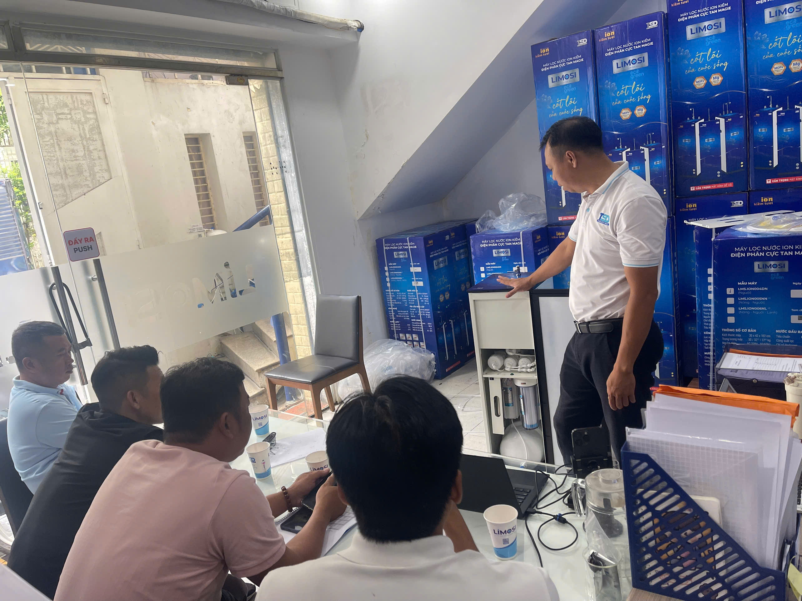 Không khí học tập nghiêm túc và tràn đầy năng lượng