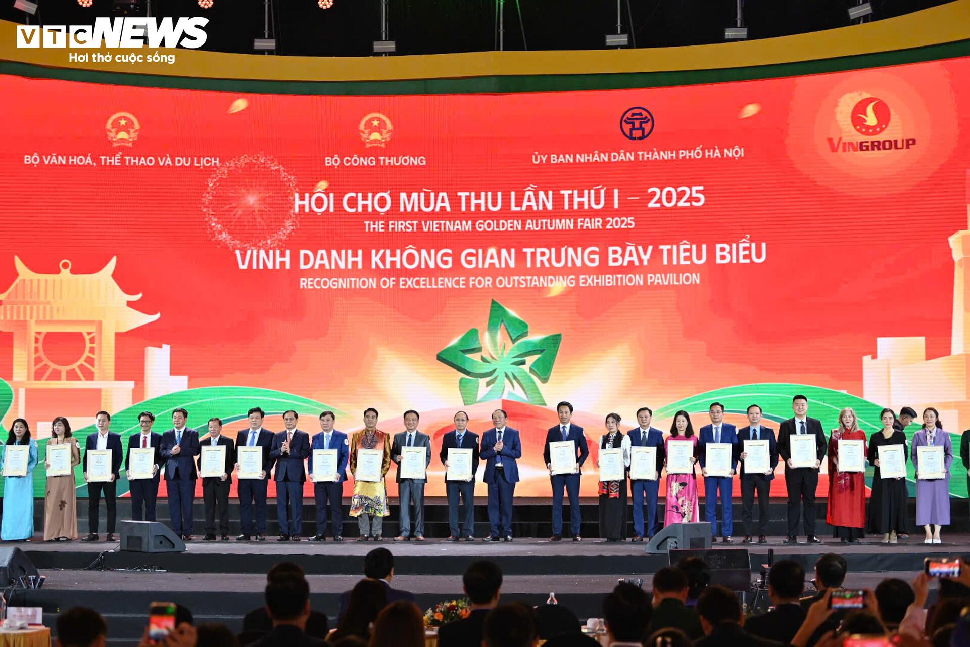 Vinh danh các tổ chức