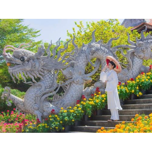 Hóa thân thành nàng "thơ" trong từng khung hình