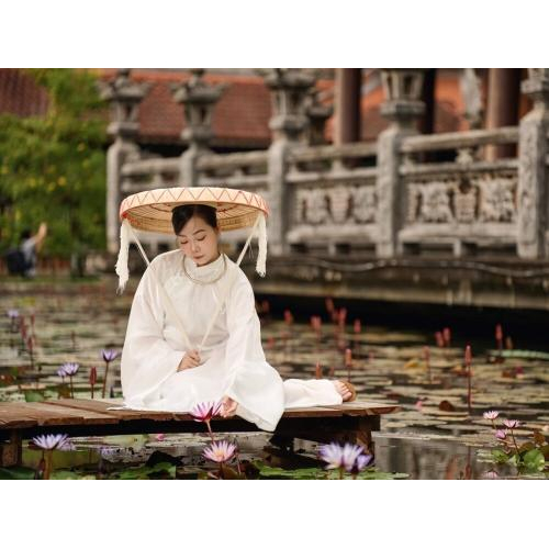 Sống chậm để "thương" bản sắc dân tộc