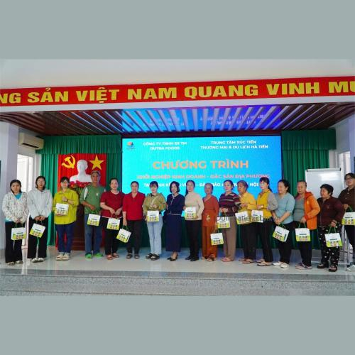 Hơn 50 cán bộ, hội viên và người dân phường Hà Tiên và Tô Châu tham gia Workshop “Khởi nghiệp kinh doanh - Đặc sản địa phương”